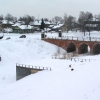 Мост через ров. Слева виден памятник 1112-летию Белозерска. Фото: Игорь Кербиков