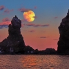,,Два брата,, и восход Луны.  фото Ефременко М.А.