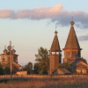 Лядины. Слева направо: Богоявленская церковь, колокольня, Покрово-Власьевская церковь.
