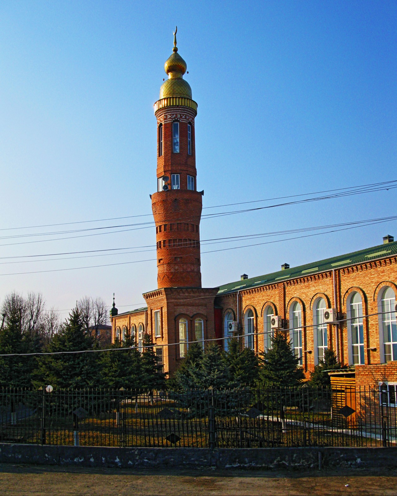 Какая назрань. Центральная мечеть Назрань. Мечеть в городе Назрань. Город Назрань Республика Ингушетия. Минарет мечети в Ингушетии.